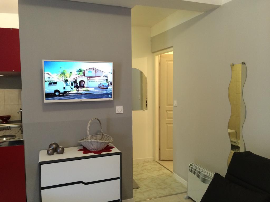Jolie Appartement, L'Enclave Des Secrets LʼIsle-sur-la-Sorgue Habitación foto